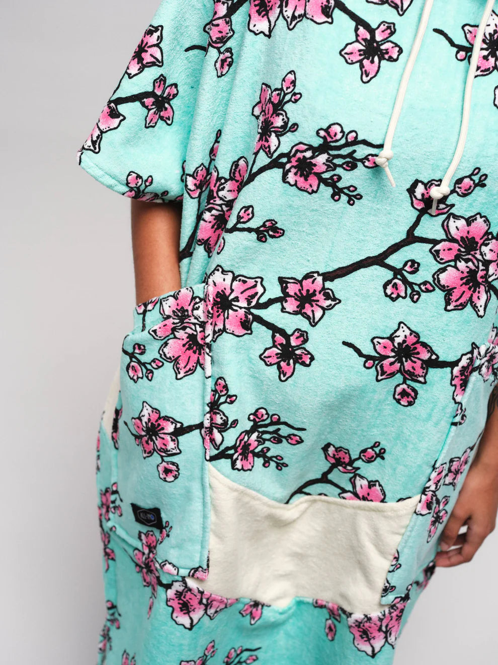 Beach Crew V Poncho Cherry Tree