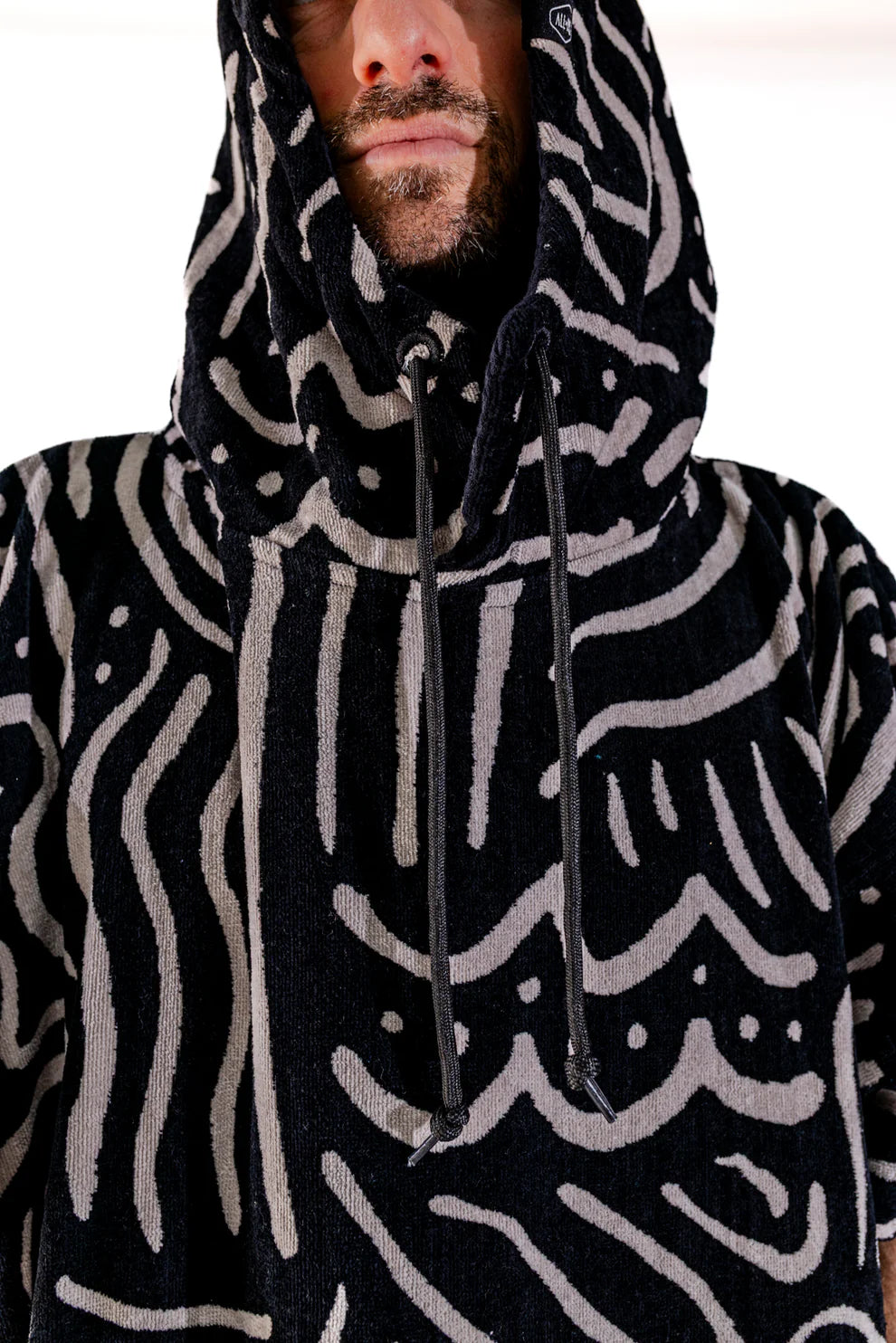 All-In Beach Crew V Poncho Matis Black