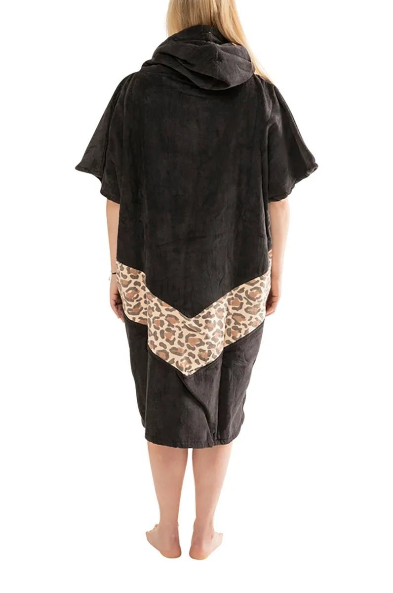 Beach Crew Line V Poncho Black Leopard