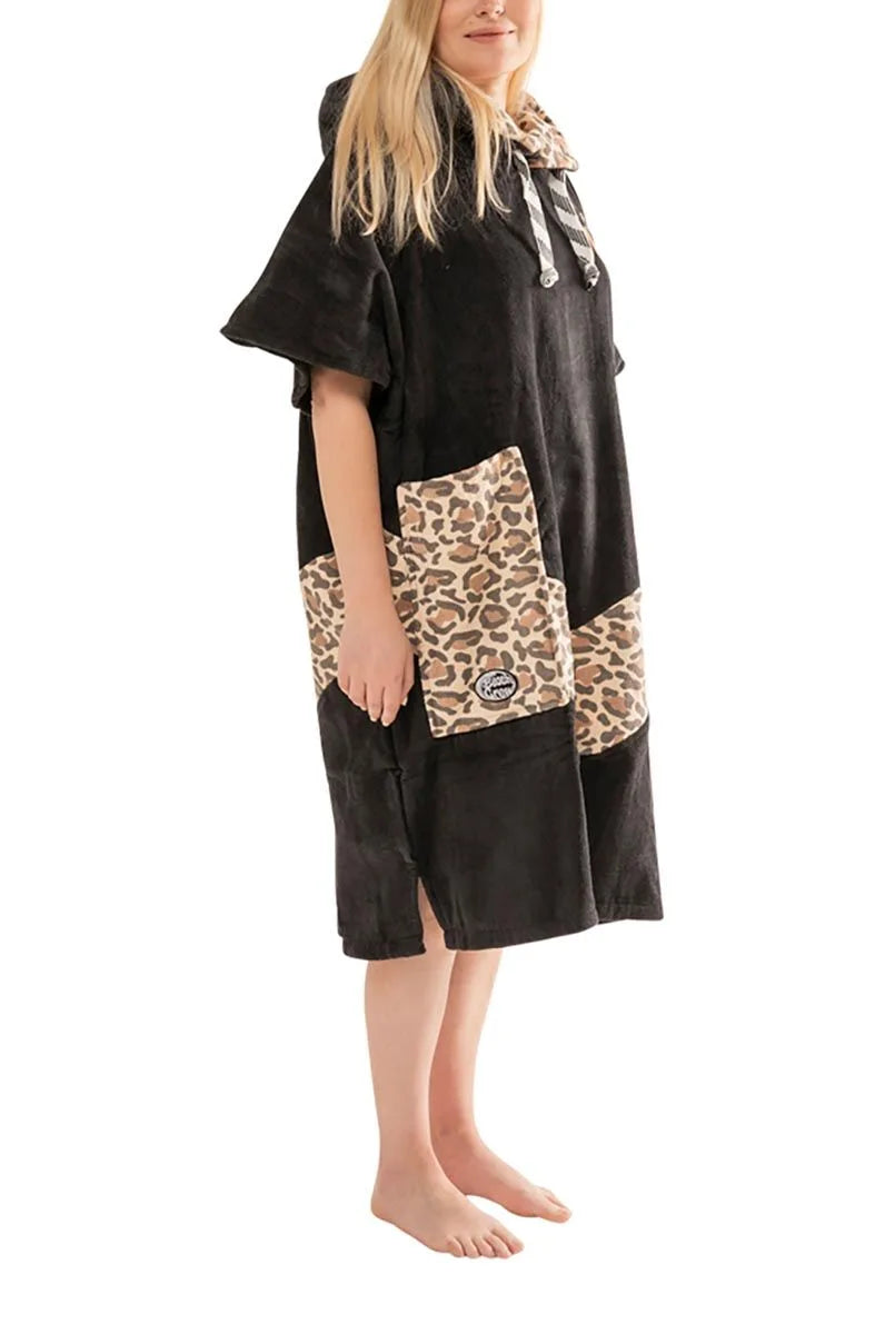Beach Crew Line V Poncho Black Leopard