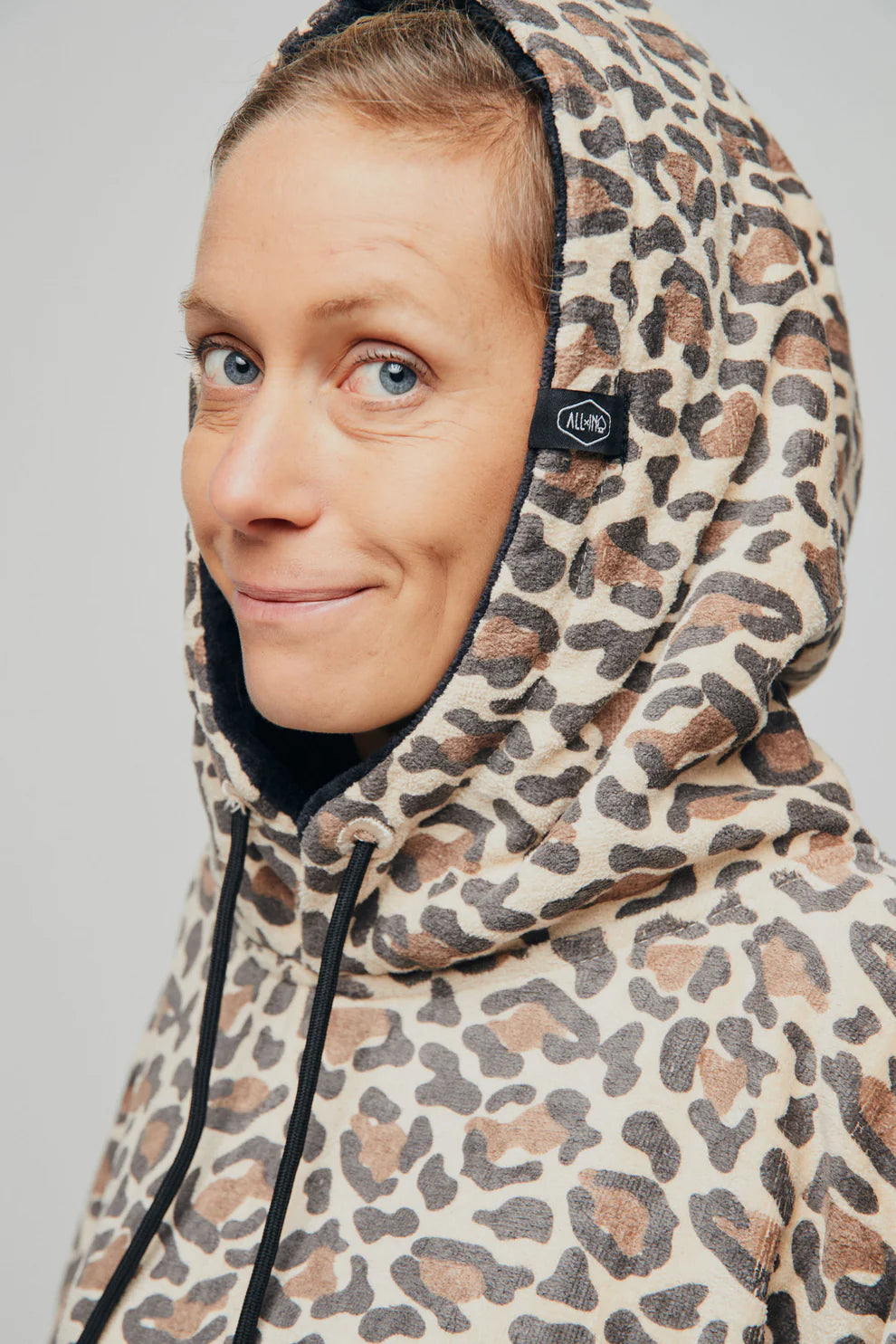 All-In Beach Crew V Poncho Leopard