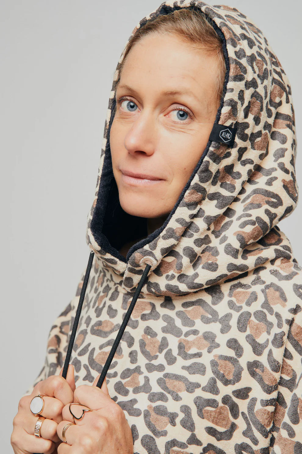 All-In Beach Crew V Poncho Leopard