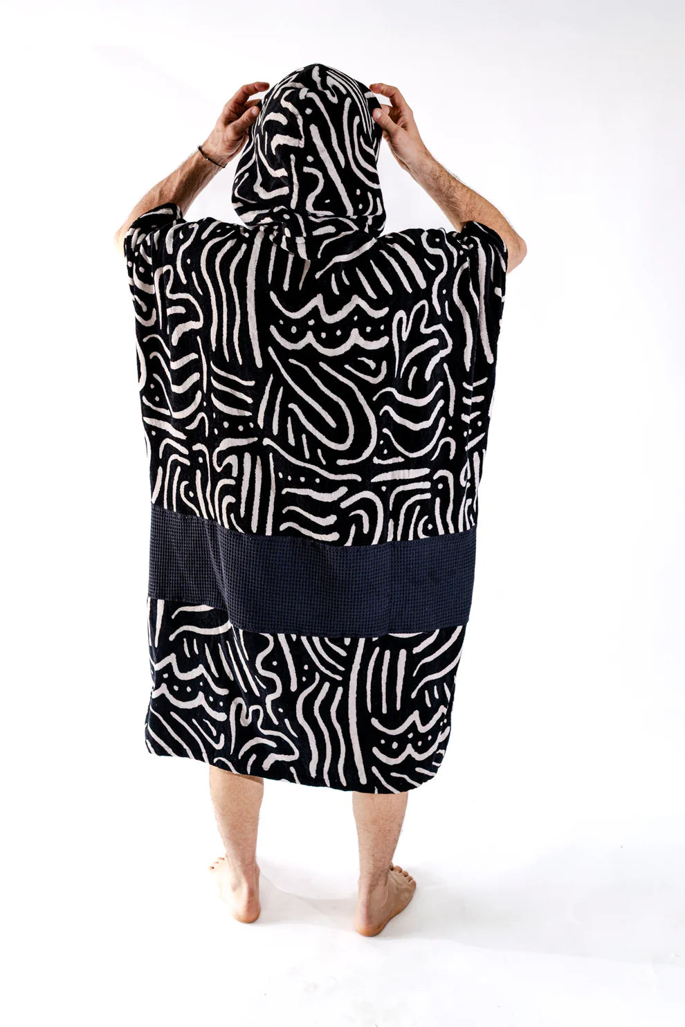 All-In Beach Crew V Poncho Matis Black