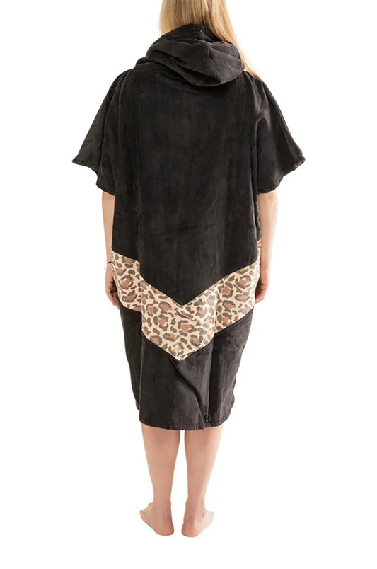 Beach Crew Line V Poncho Black Leopard