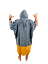 Crew Line V Poncho Grey/Occre